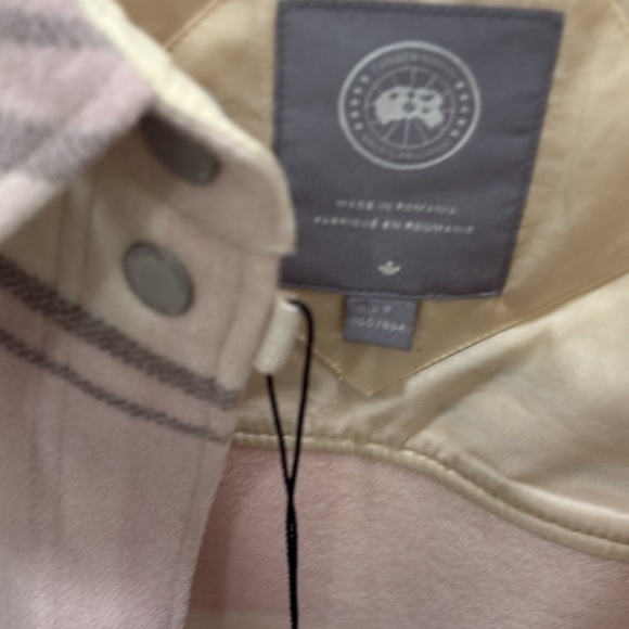 Canada Goose Almadine cropped Plaid Jacket—GORGEOUS!! New With Tags—Small - Picture 9 of 9